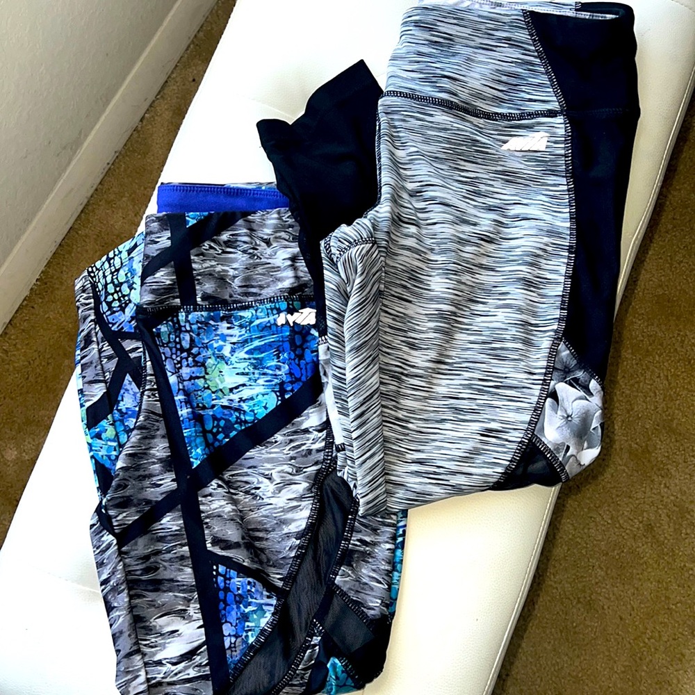2 Avia Leggings